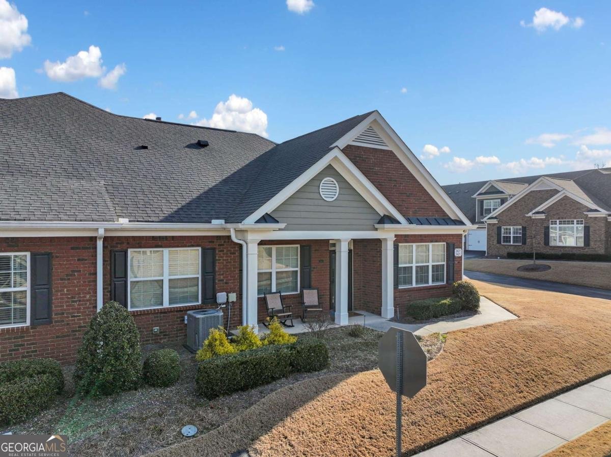 3421 Lindenridge Drive Buford - Photo 1