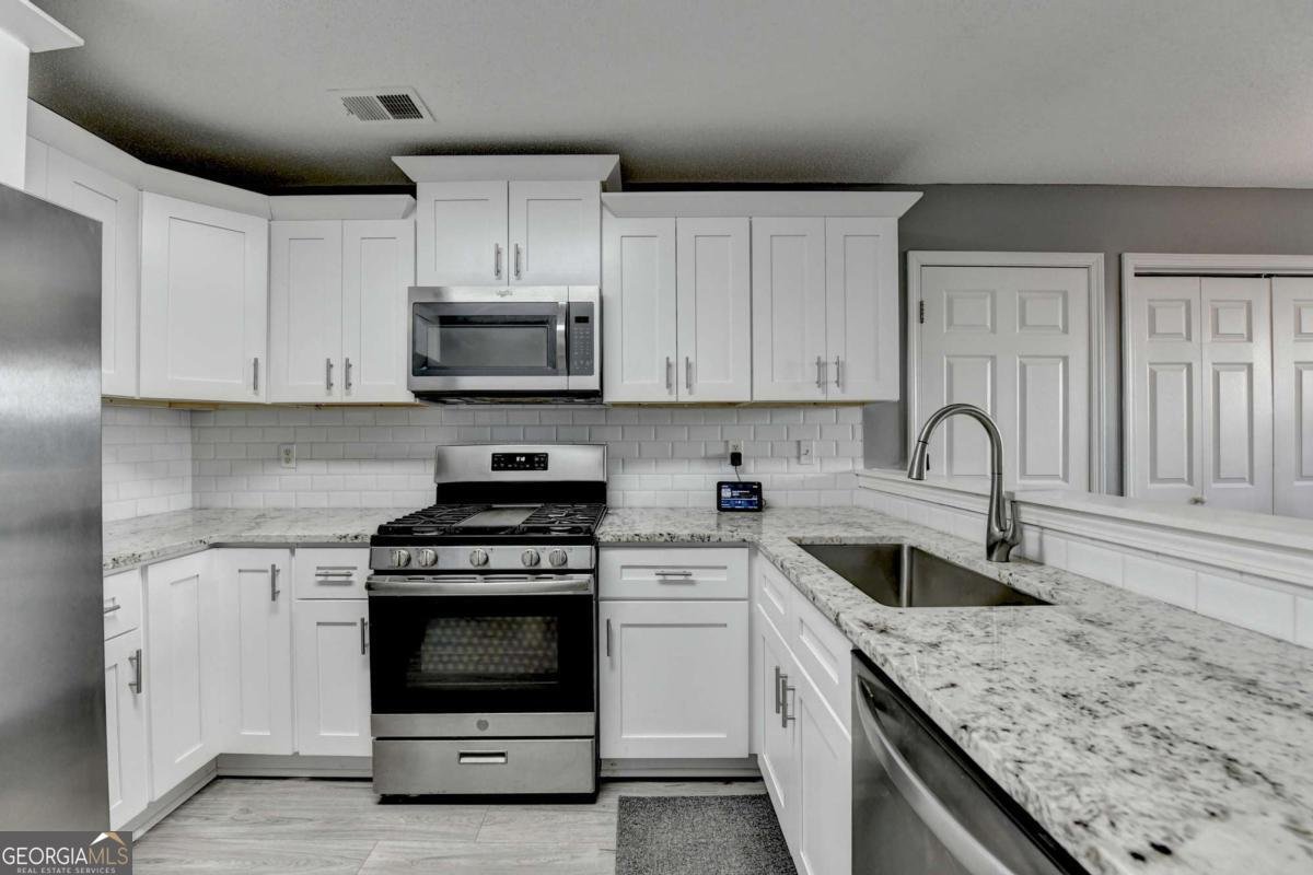 215 Foster Trace Drive Lawrenceville - Photo 13