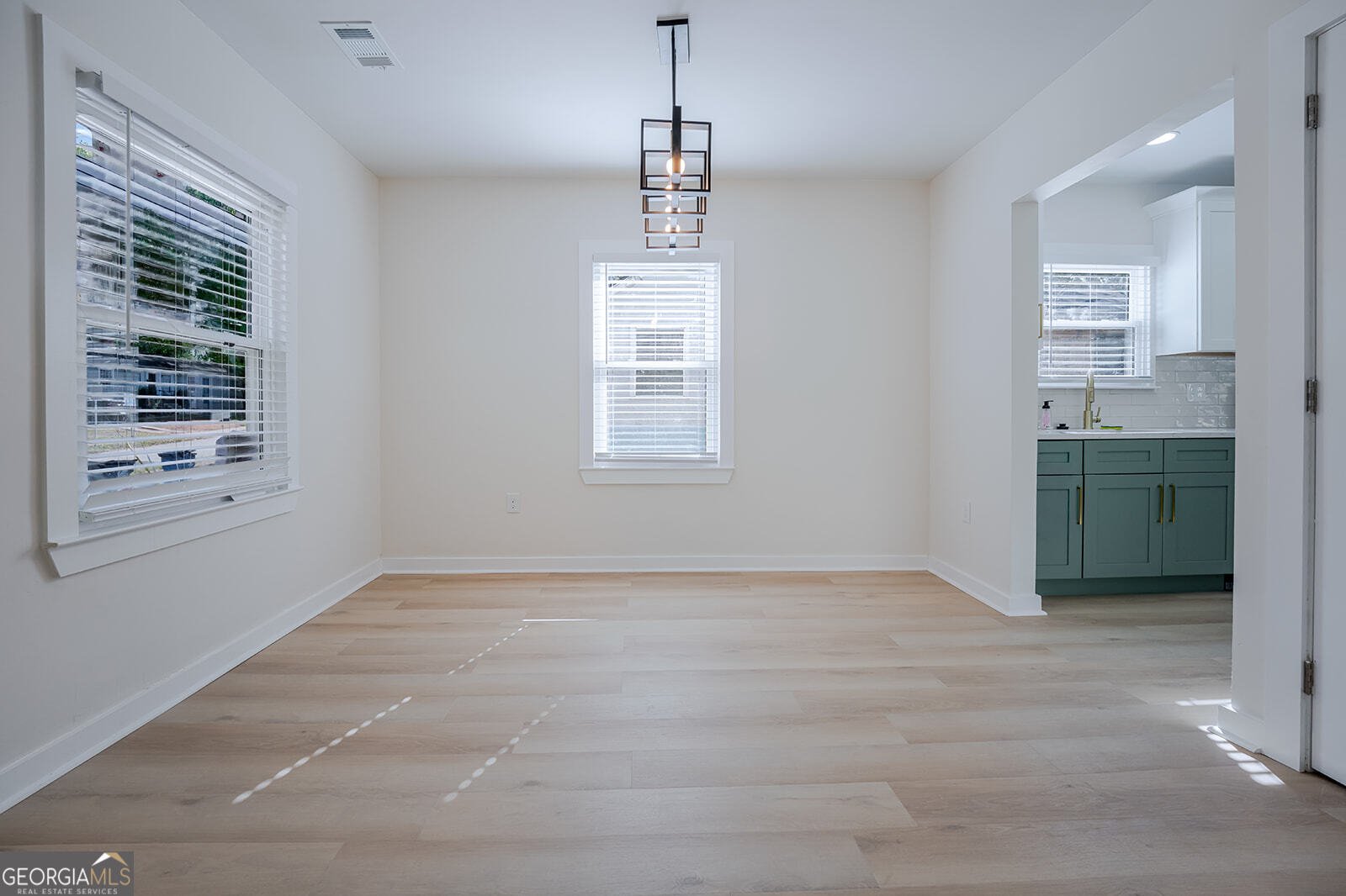 2725 Blount Street East Point - Photo 6