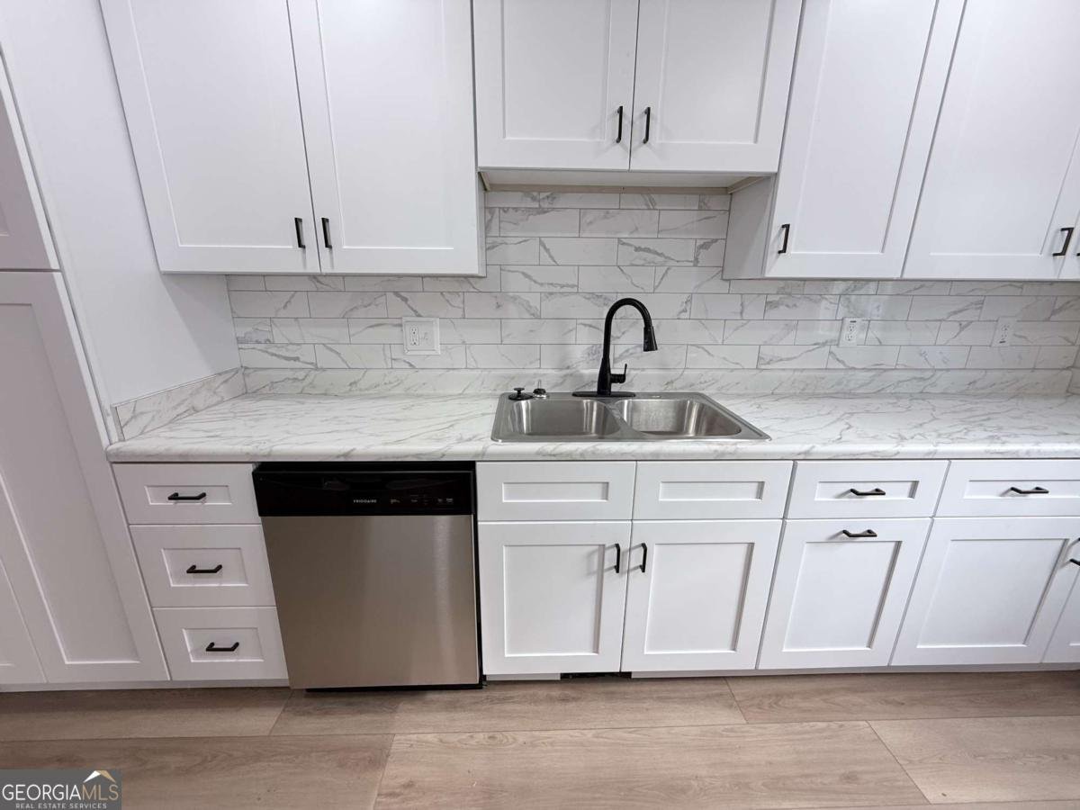 1223 Kathy Court Conyers - Photo 10