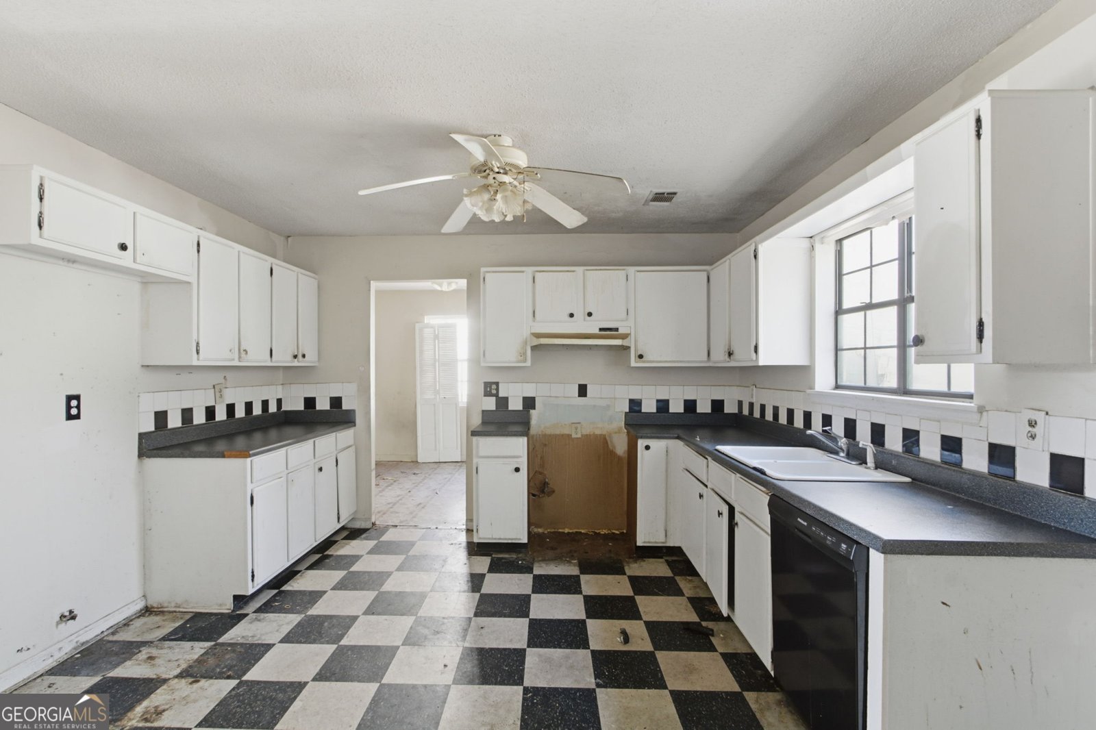 5452 Forest Path Court Stone Mountain - Photo 10