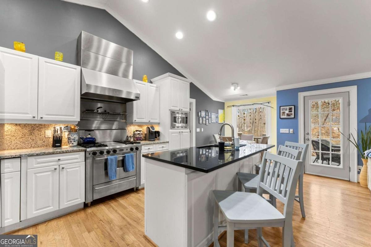 8450 Emerald Pointe Lane Gainesville - Photo 11