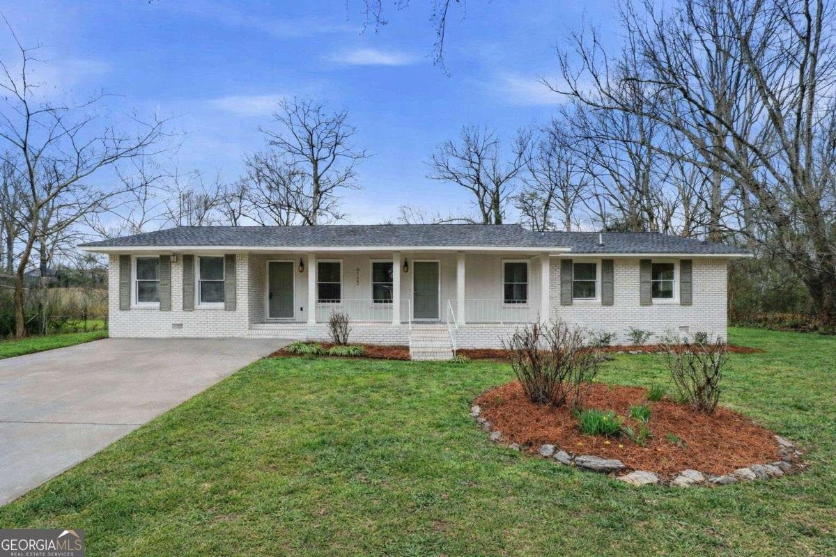 6122 Hillpine Drive Douglasville - Photo 1