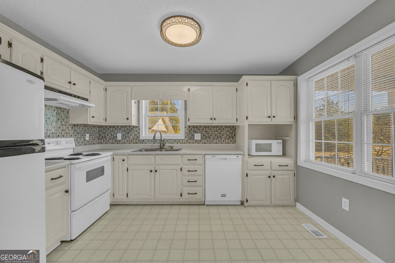 8576 Highway 72 Hull - Photo 10