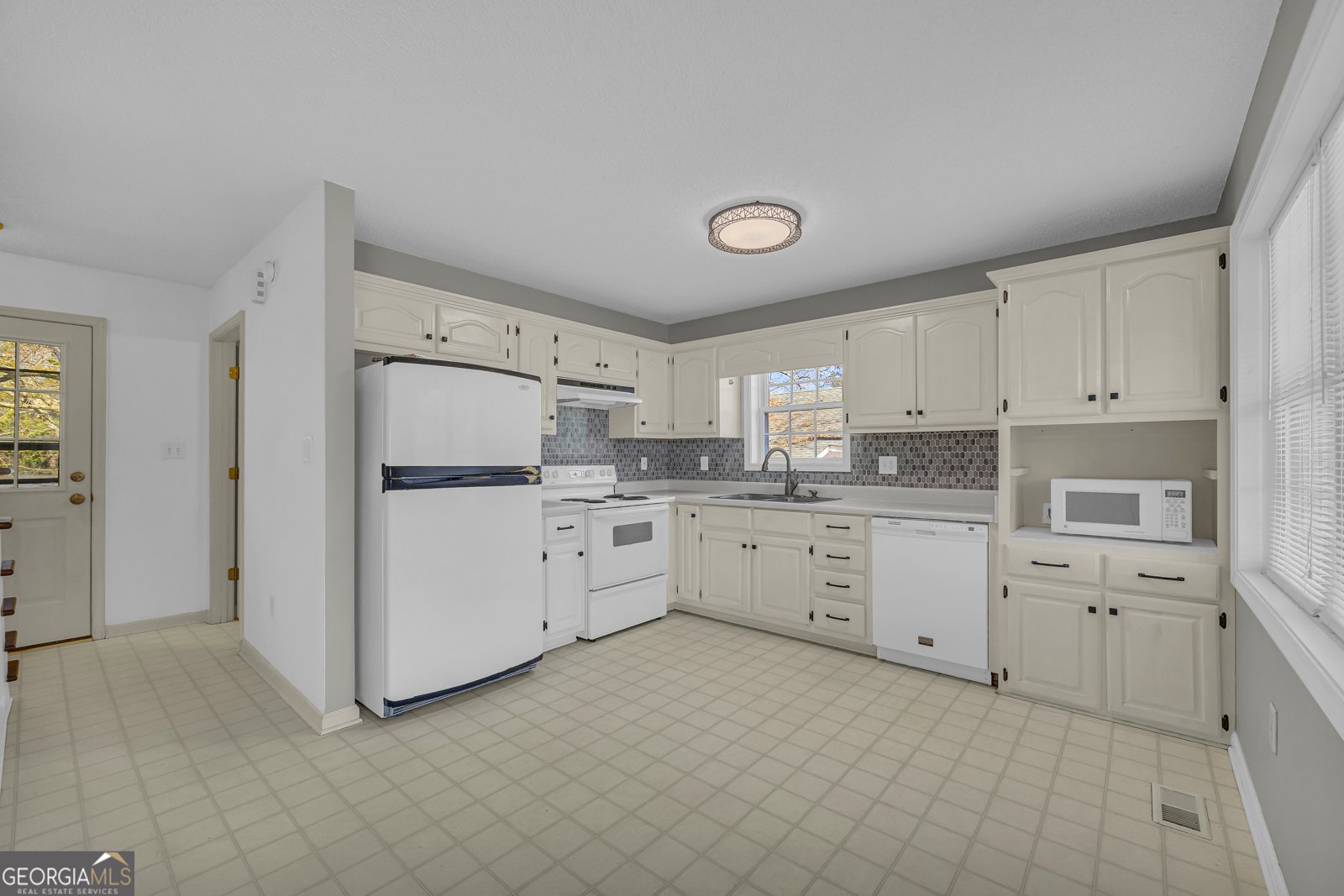 8576 Highway 72 Hull - Photo 16