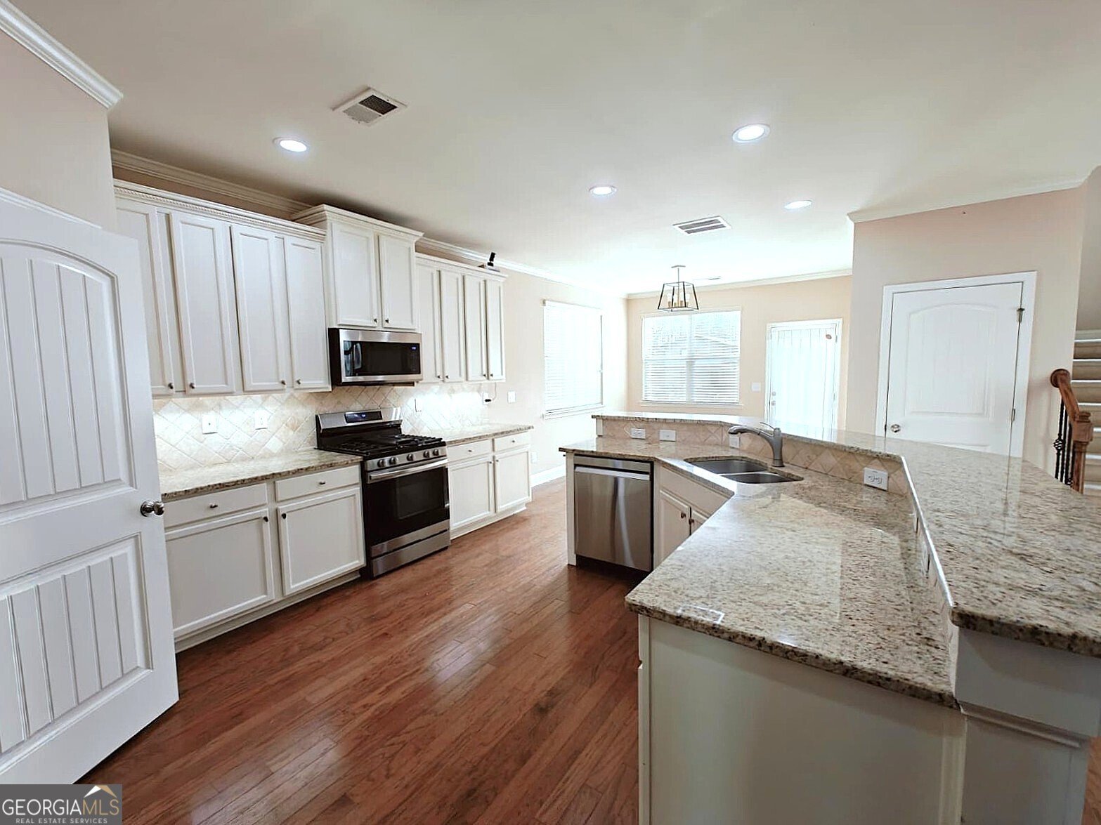 2638 Lake Manor Circle Duluth - Photo 9