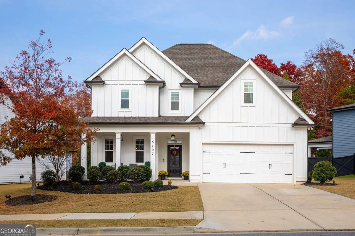 5197 Parkwood Drive Flowery Branch - Photo 1