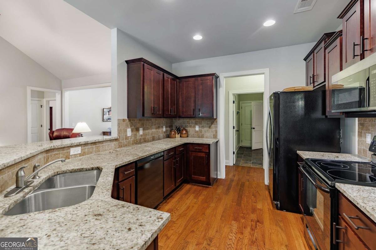 140 Kimberly Way Hull - Photo 14