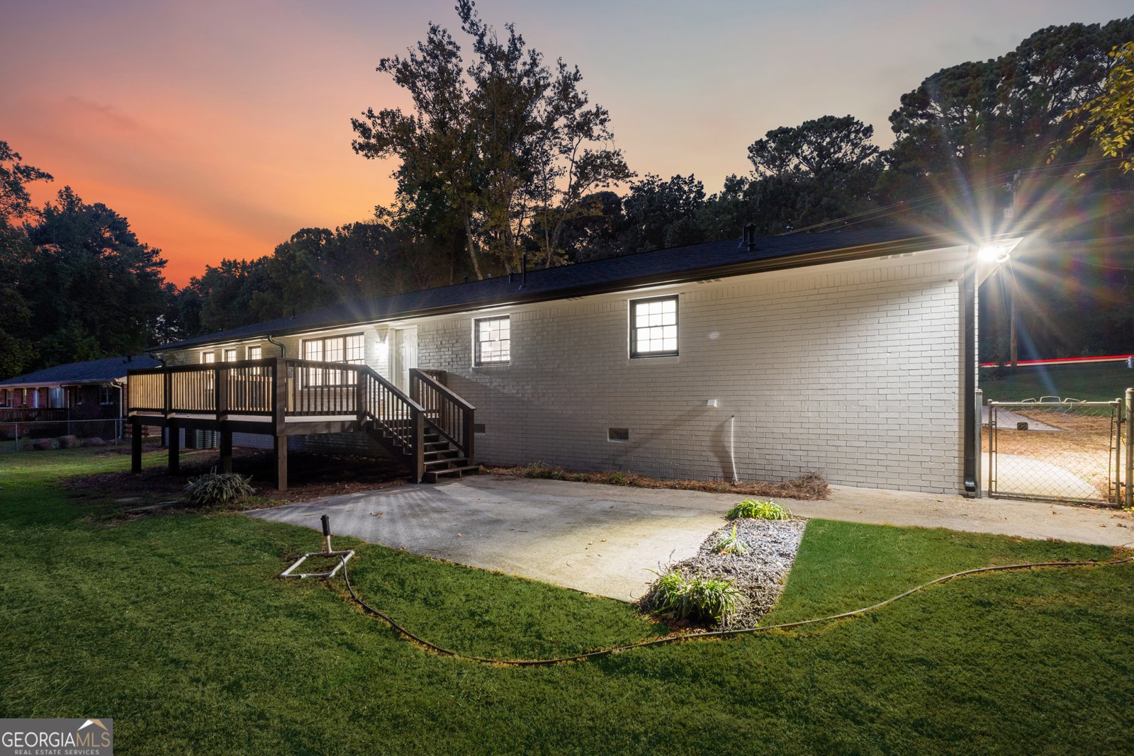 2055 Oak Road Snellville - Photo 32