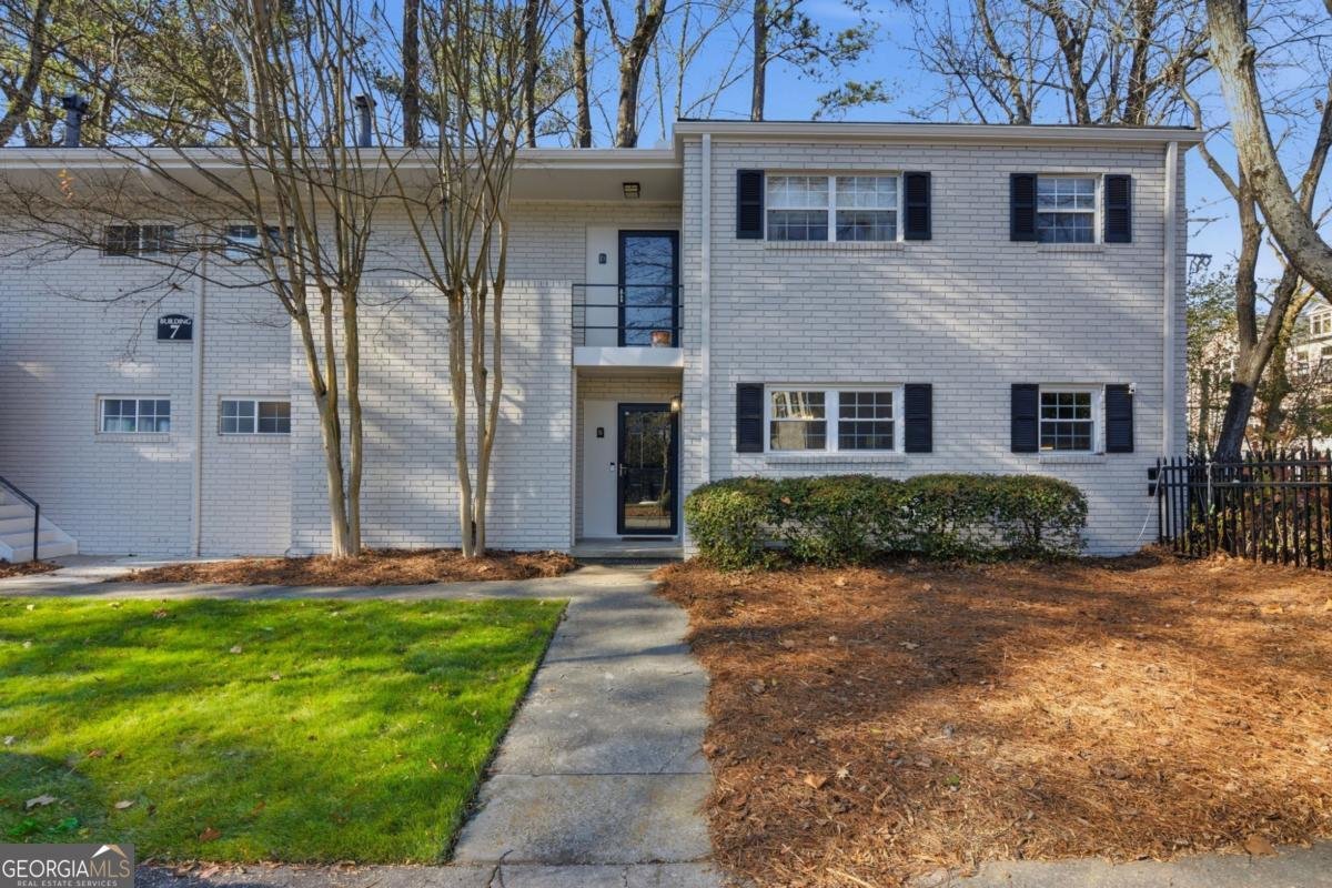 311 Peachtree Hills Avenue Atlanta - Photo 1