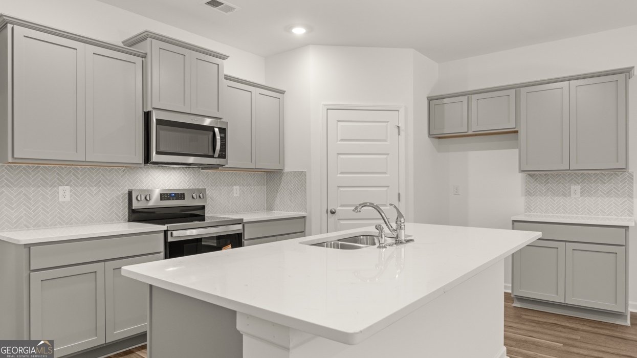 648 Whitman Lane Stockbridge - Photo 6