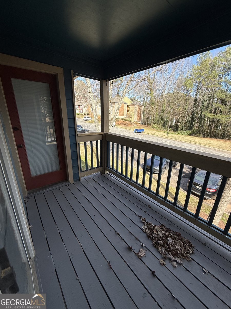 5516 Mountain Springs Circle Stone Mountain - Photo 10