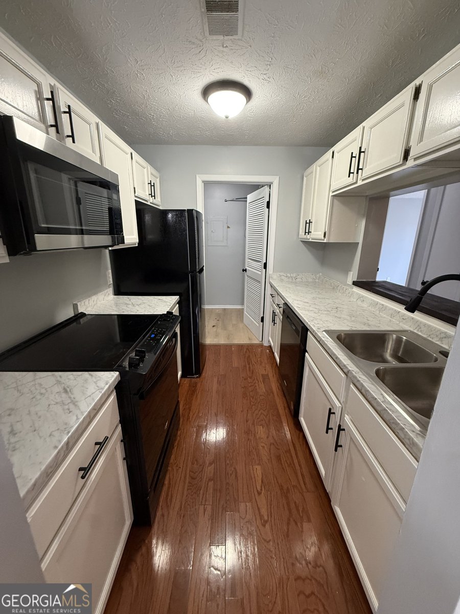 5516 Mountain Springs Circle Stone Mountain - Photo 7