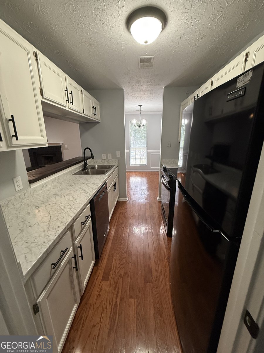 5516 Mountain Springs Circle Stone Mountain - Photo 9