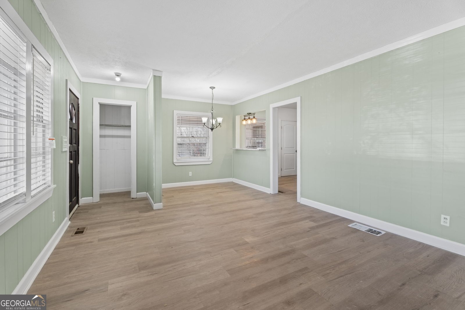 871 Springvalley Drive Forest Park - Photo 8