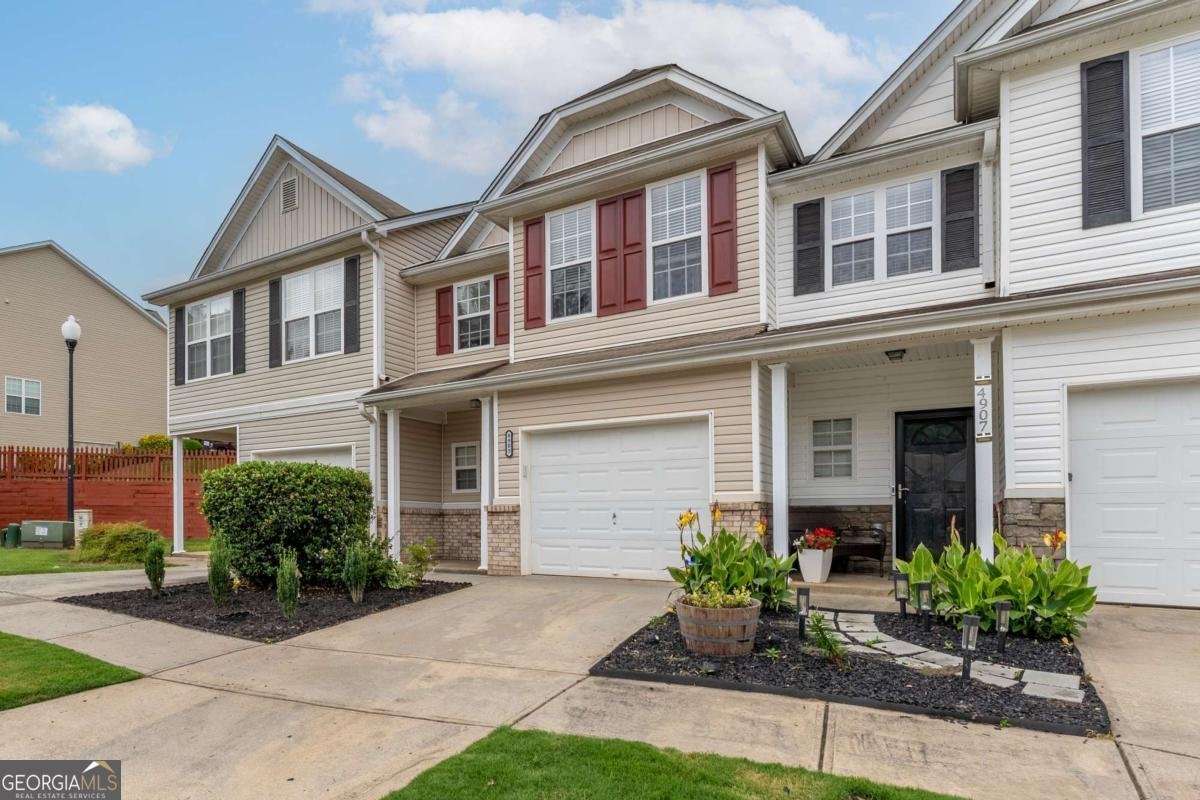 4905 Vireo Drive Flowery Branch - Photo 1