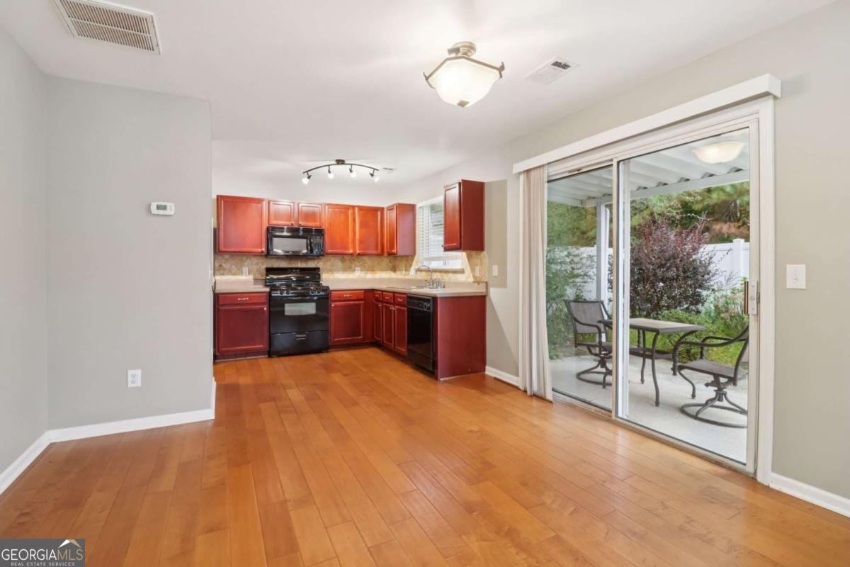 208 Etowah Way Woodstock - Photo 8