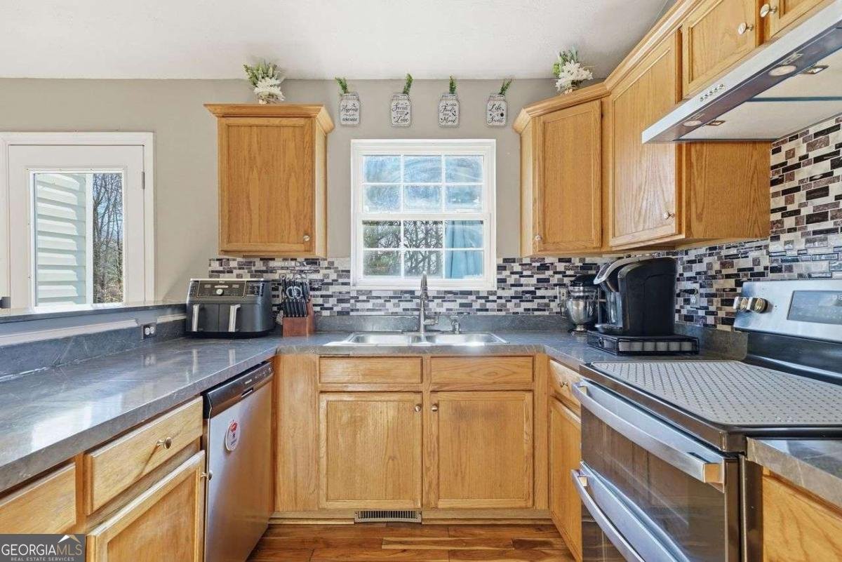 8675 Bayhill Drive Gainesville - Photo 11