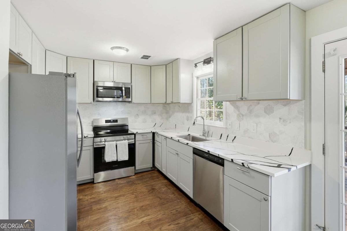 4225 Hidden Meadow Circle Buford - Photo 8