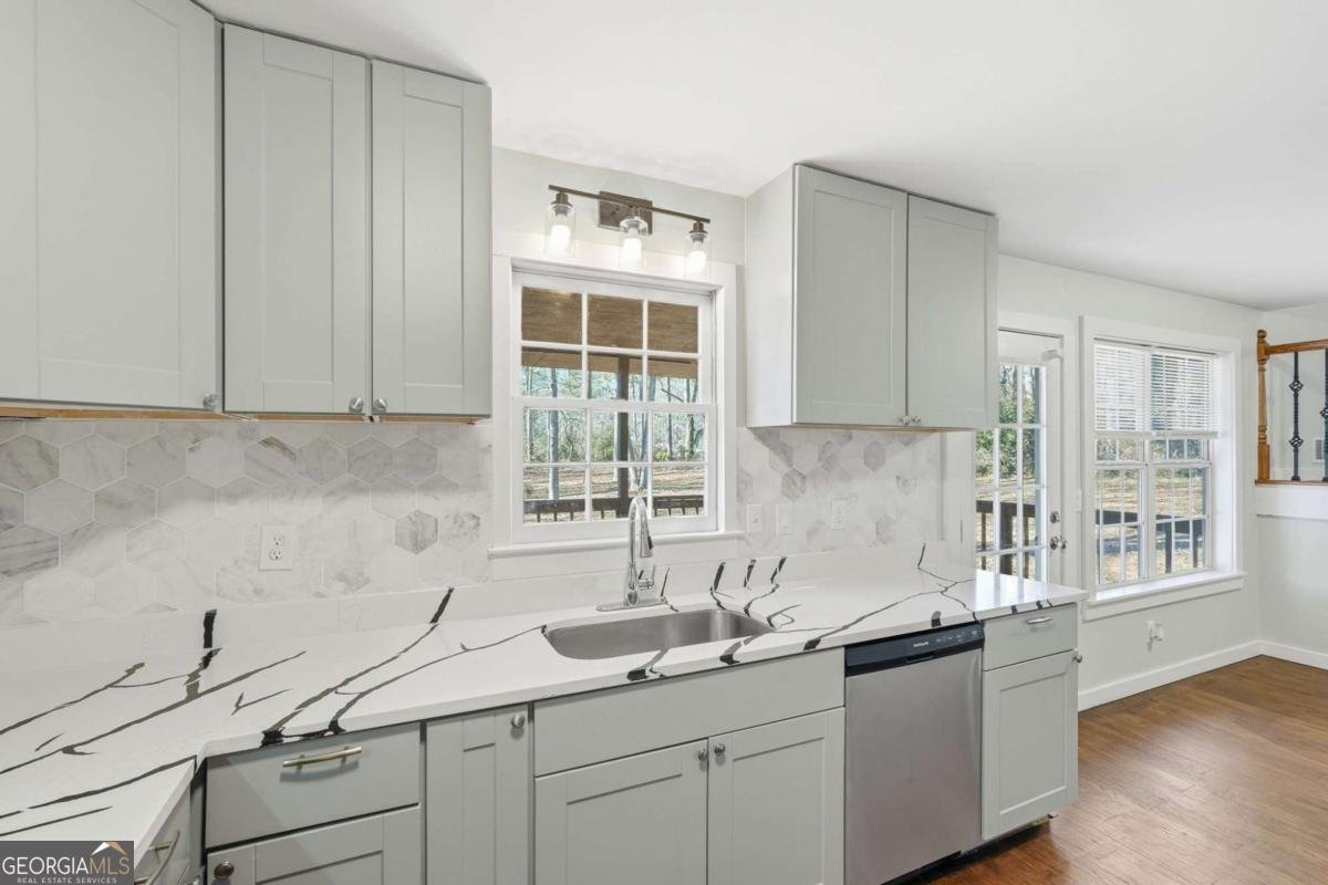 4225 Hidden Meadow Circle Buford - Photo 9