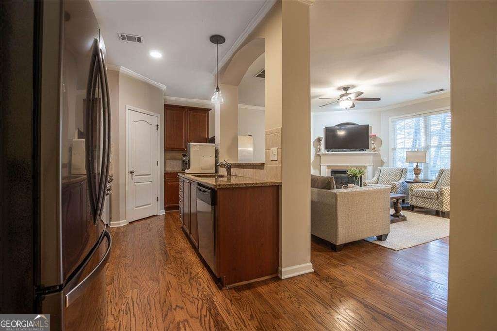 2396 Meadow Falls Lane Duluth - Photo 8