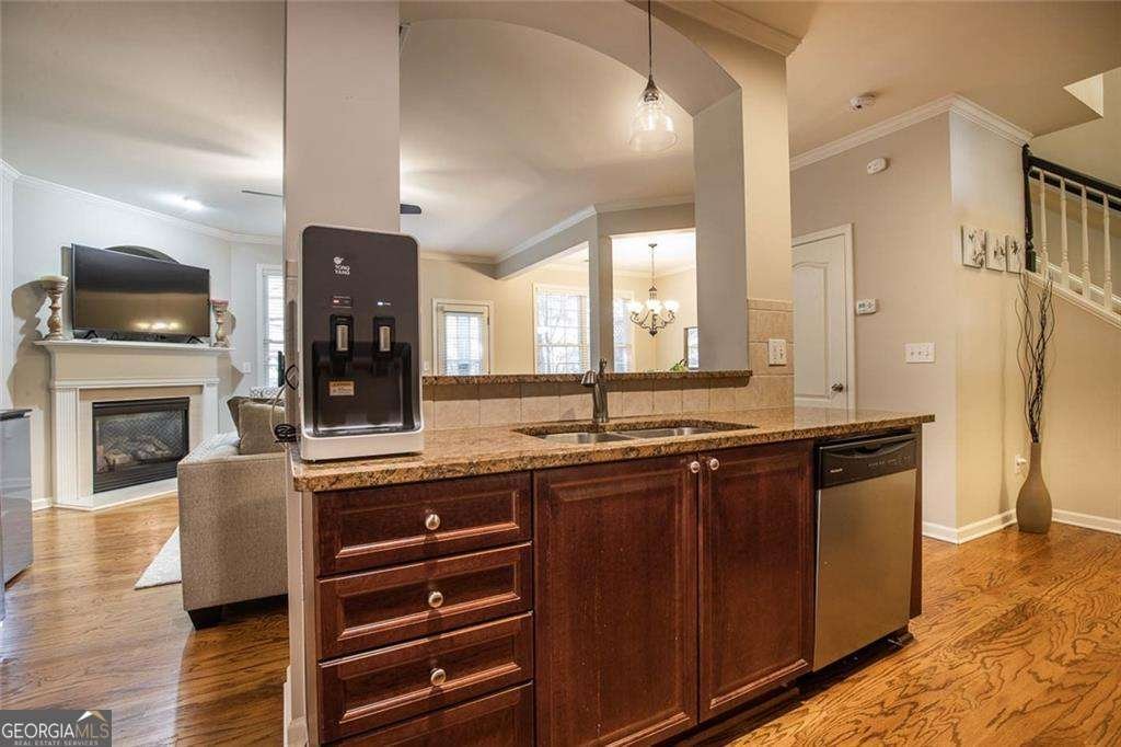 2396 Meadow Falls Lane Duluth - Photo 9