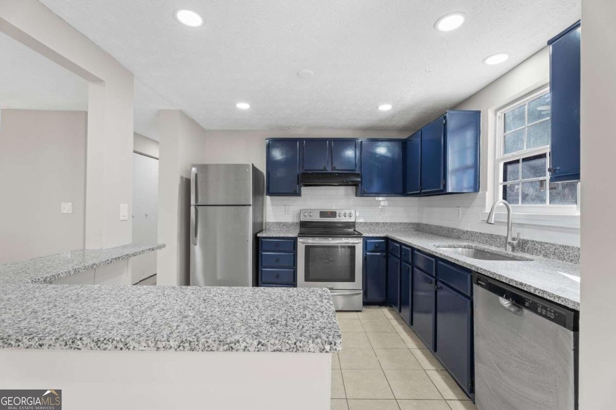 5268 Kinsdale Lane Stone Mountain - Photo 11