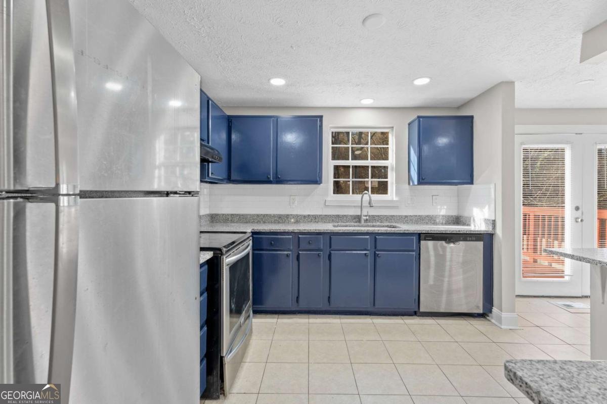 5268 Kinsdale Lane Stone Mountain - Photo 13