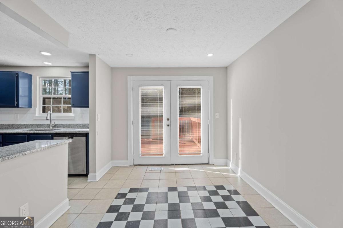 5268 Kinsdale Lane Stone Mountain - Photo 9