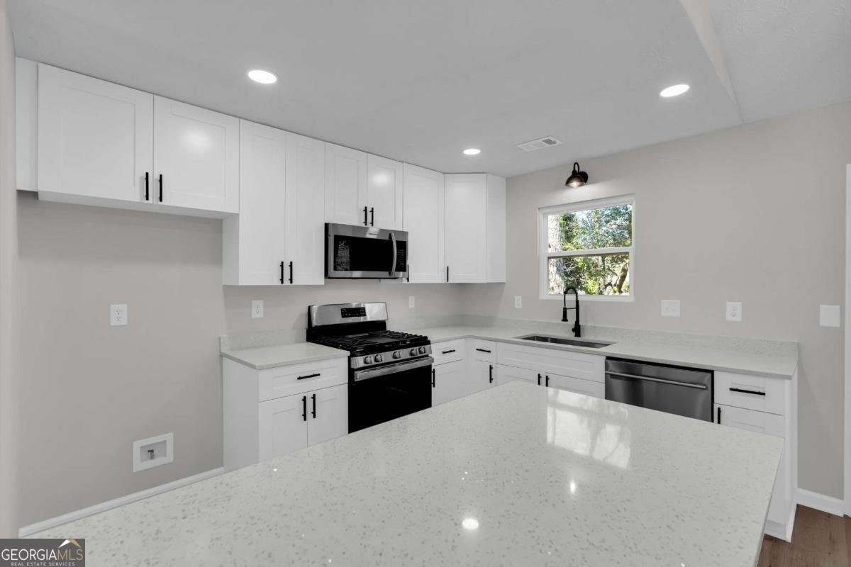 4592 Garden Hills Drive Stone Mountain - Photo 11