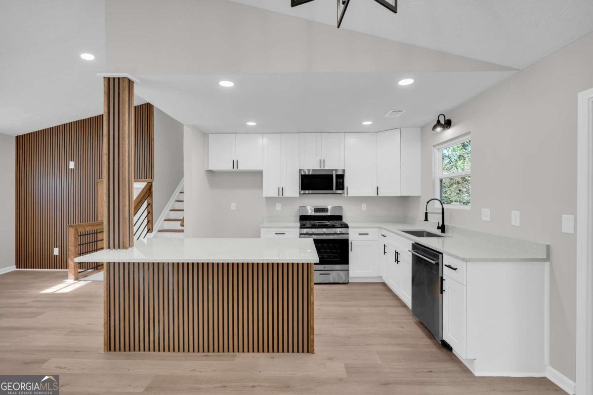 4592 Garden Hills Drive Stone Mountain - Photo 12