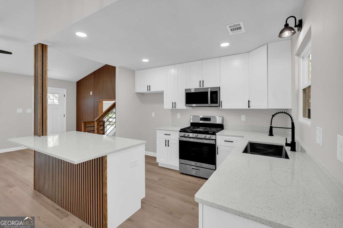 4592 Garden Hills Drive Stone Mountain - Photo 13