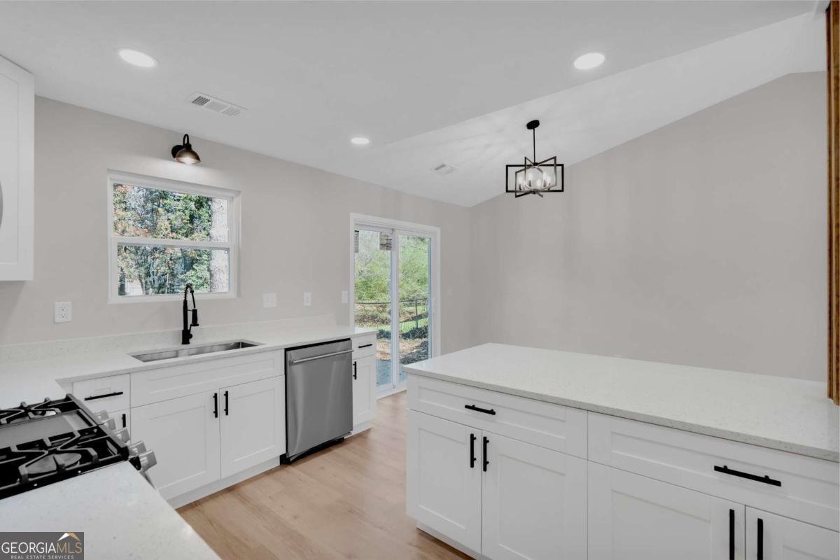 4592 Garden Hills Drive Stone Mountain - Photo 14