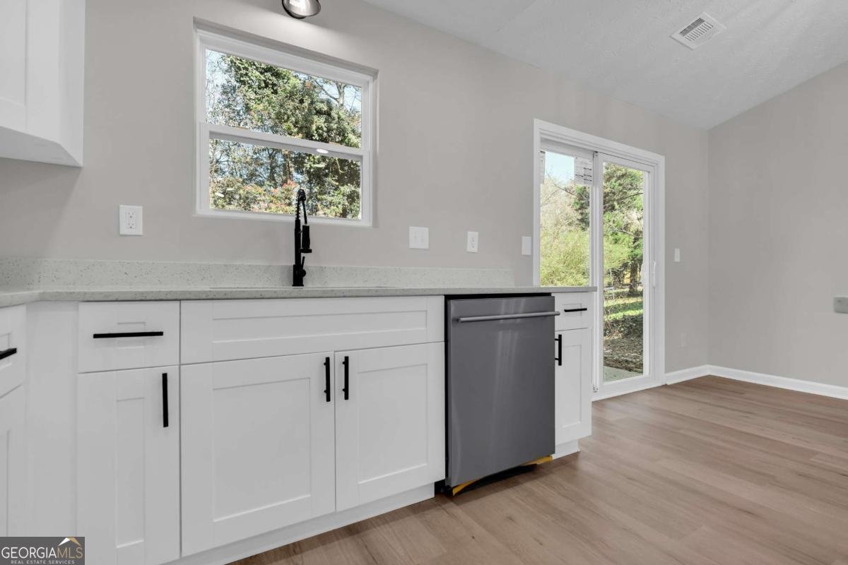 4592 Garden Hills Drive Stone Mountain - Photo 16