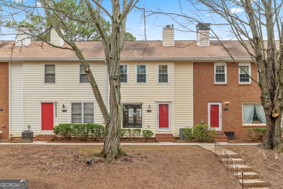 228 Chads Ford Way Roswell - Photo 1