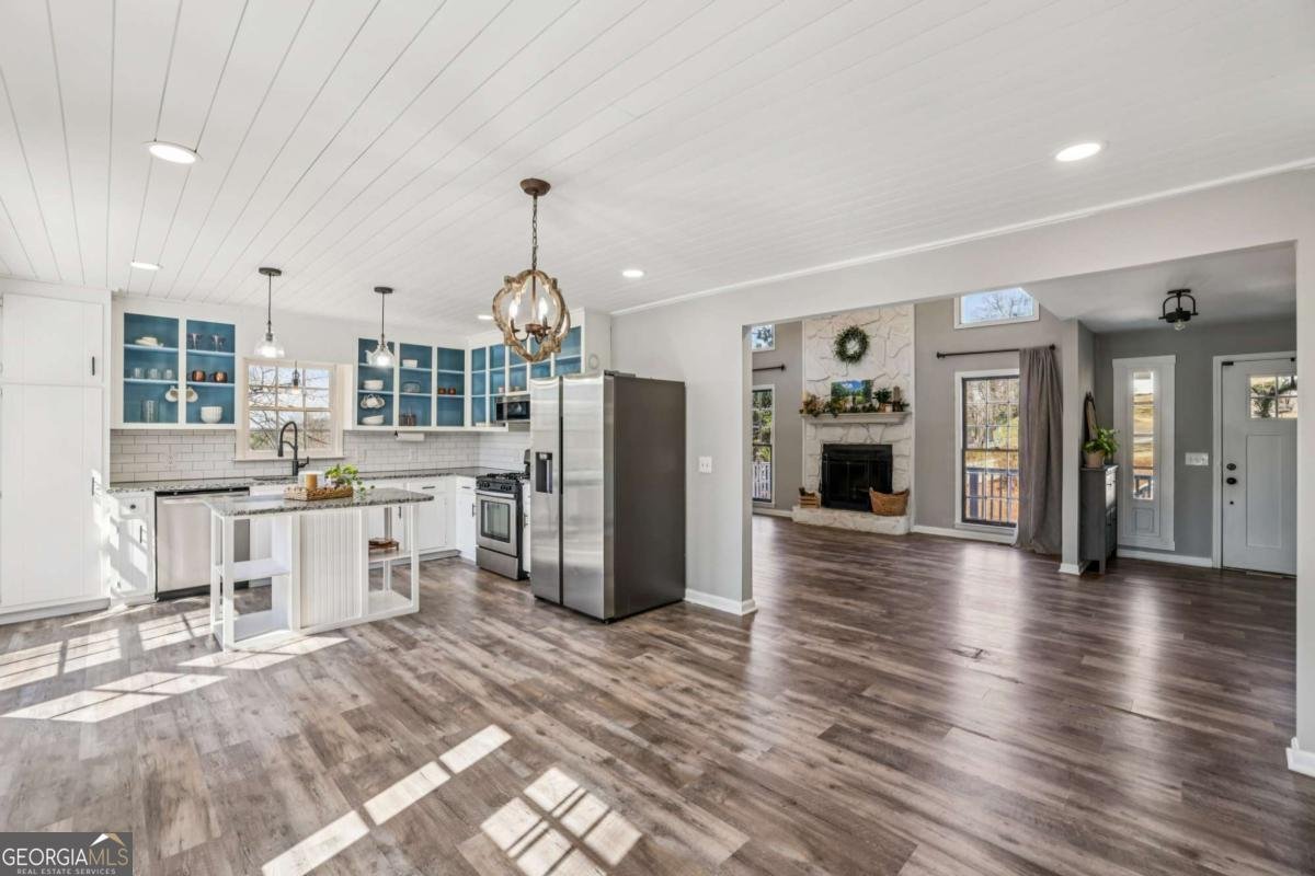 504 Tara Court Woodstock - Photo 8