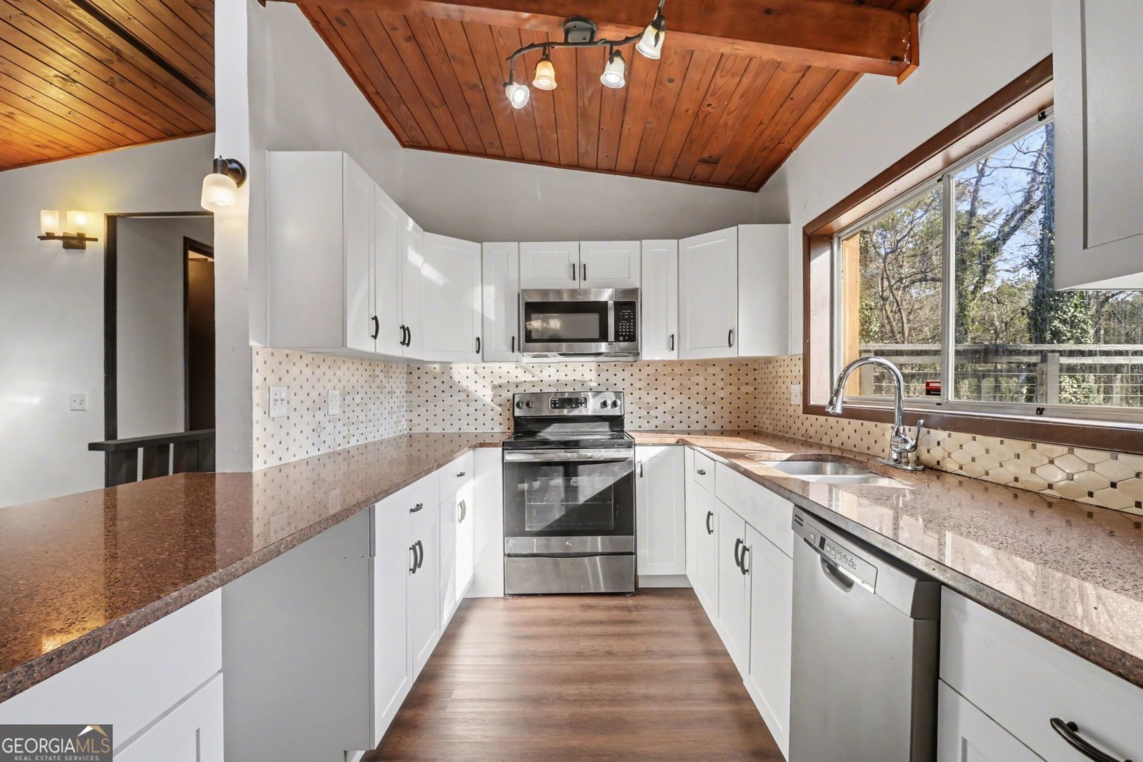 3210 Valley Bluff Drive Atlanta - Photo 10