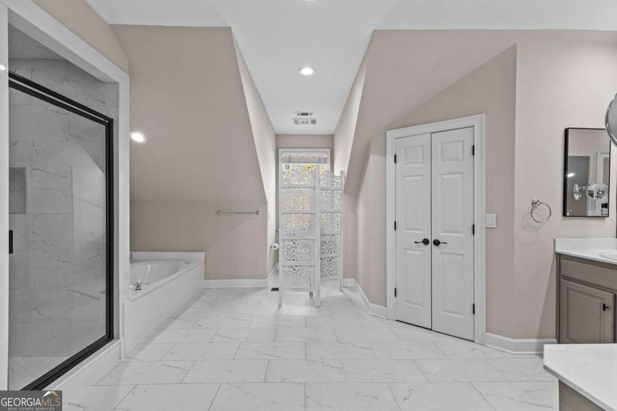 6396 Loch Arbor Drive Flowery Branch - Photo 13