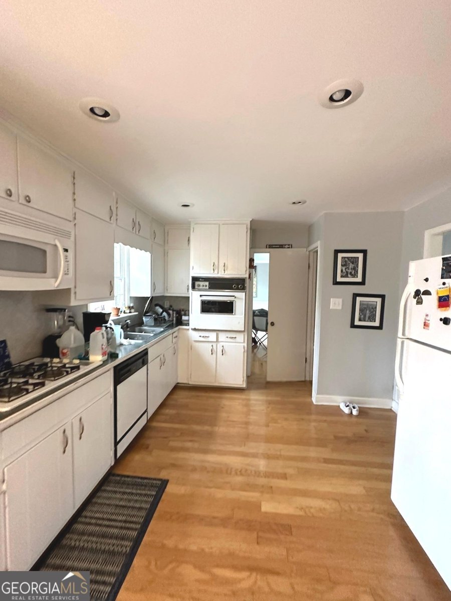 1695 Pitty Pat Court Lilburn - Photo 11