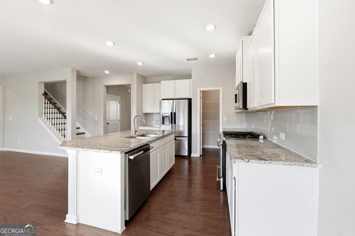 156 Round Pond Drive Lilburn - Photo 7