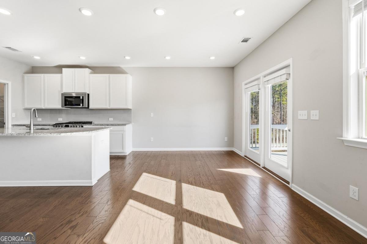 156 Round Pond Drive Lilburn - Photo 9