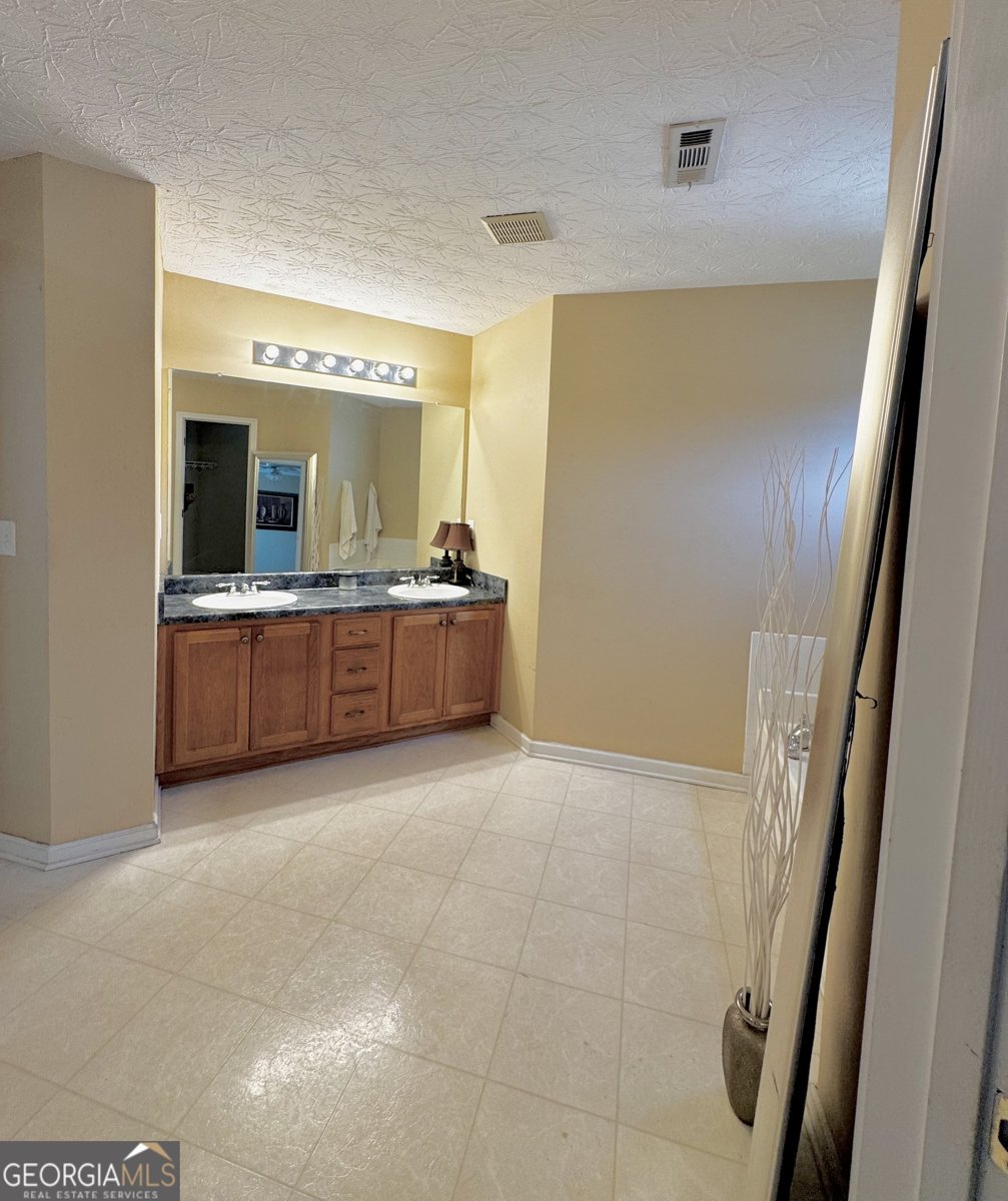 2375 Garnet Avenue Riverdale - Photo 13