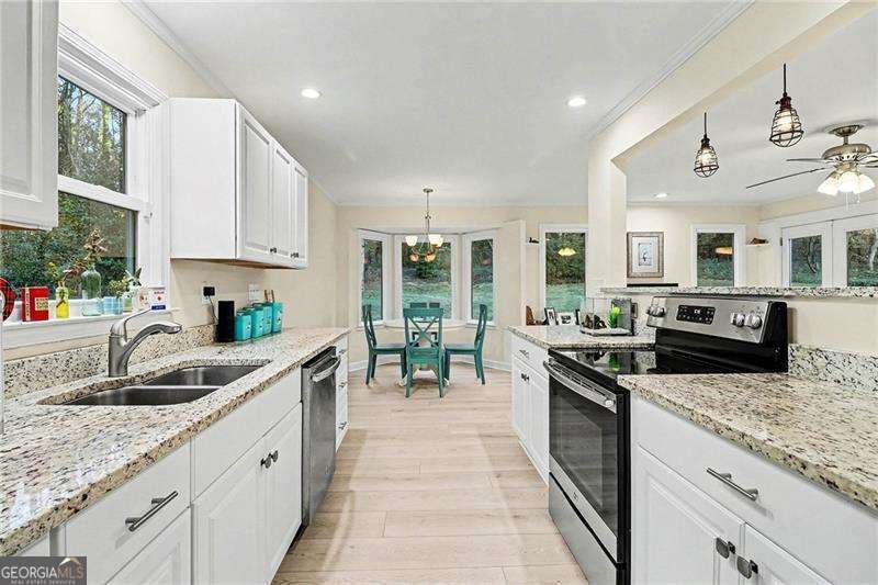 370 Kenilworth Circle Stone Mountain - Photo 12