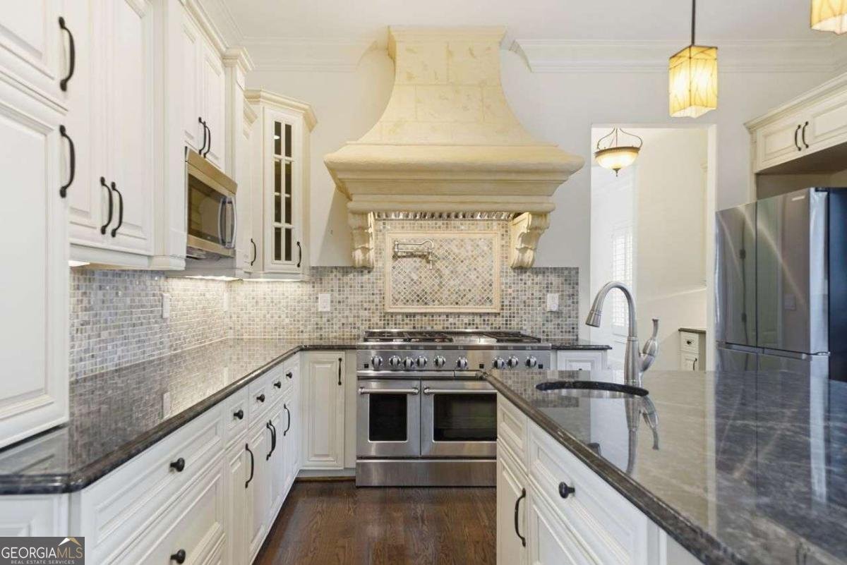 7611 Regency Circle Sandy Springs - Photo 12