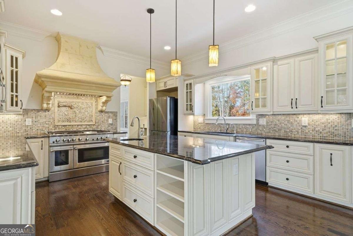 7611 Regency Circle Sandy Springs - Photo 13