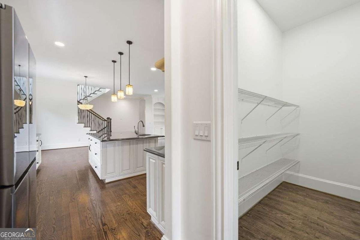 7611 Regency Circle Sandy Springs - Photo 16