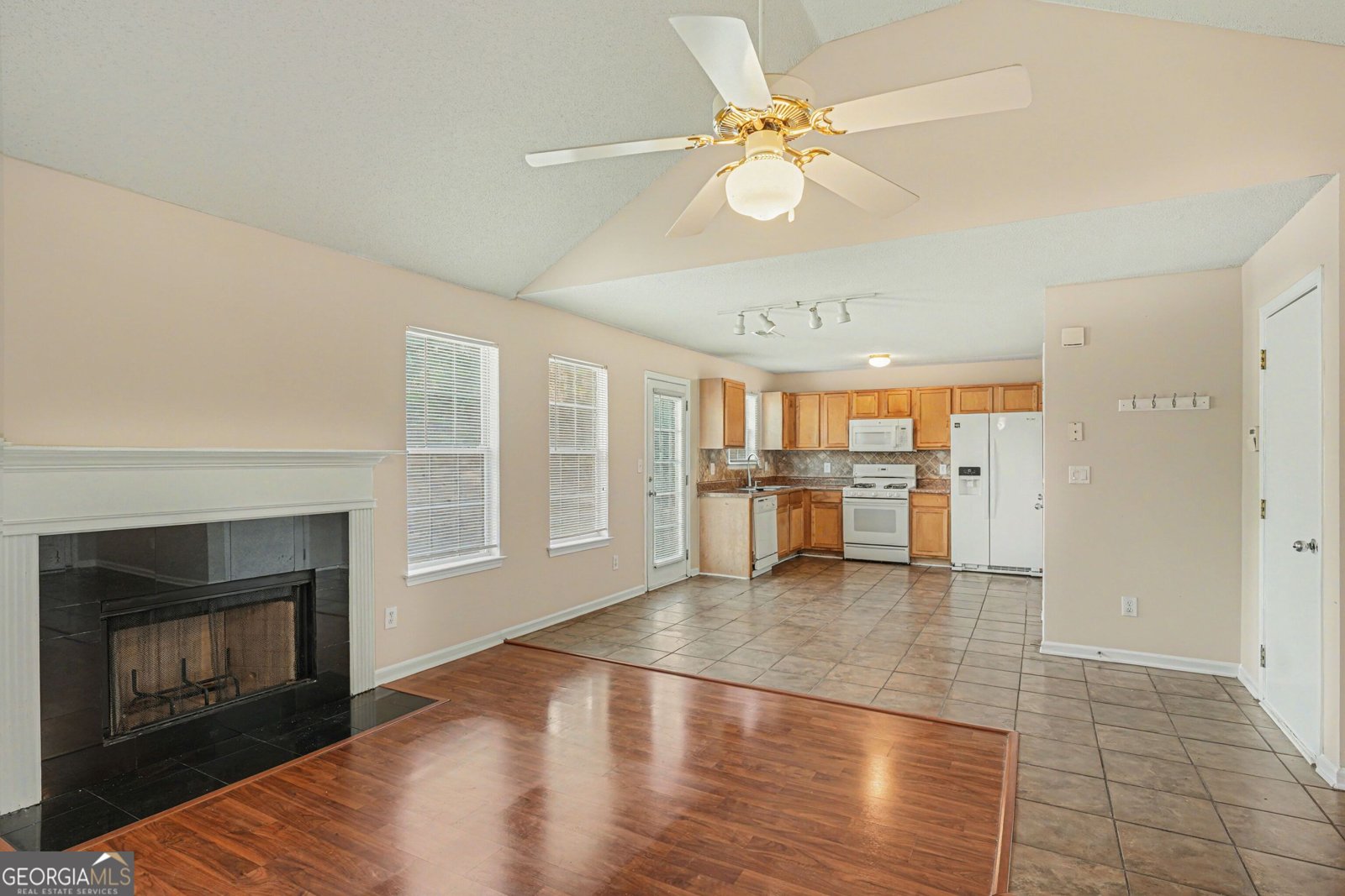 652 Rayella Drive Stockbridge - Photo 7