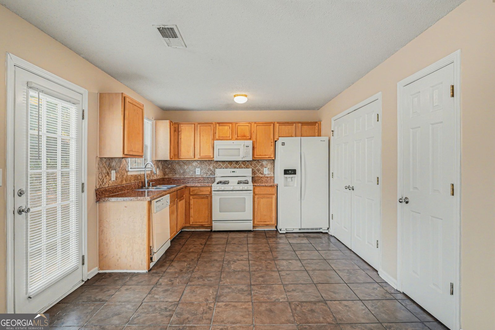 652 Rayella Drive Stockbridge - Photo 8