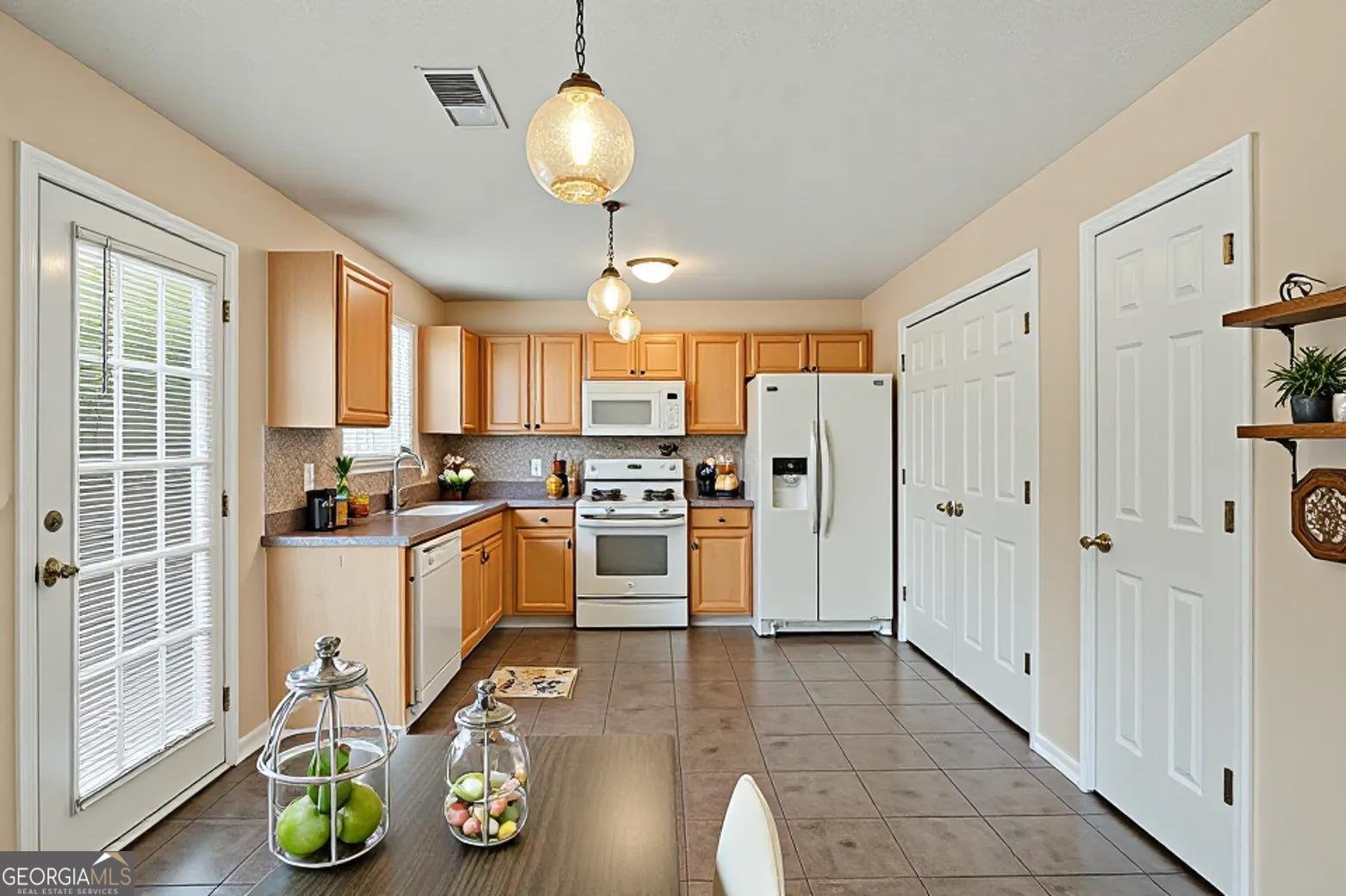 652 Rayella Drive Stockbridge - Photo 9