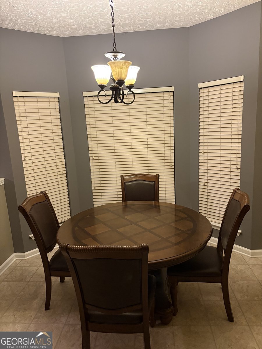 210 Woodcliff Court Fairburn - Photo 8